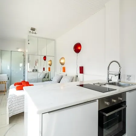 A Diamont In The Center Of Apartment *